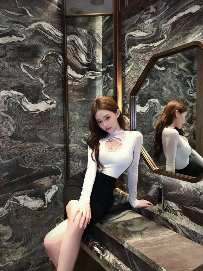 真实00后刚下海，乖巧听话，提供水床服务 法拉盛 会所